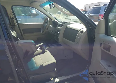 2009 Ford Escape Xlt z USA, uszkodzony, nr VIN 1FMCU03G39KD06746